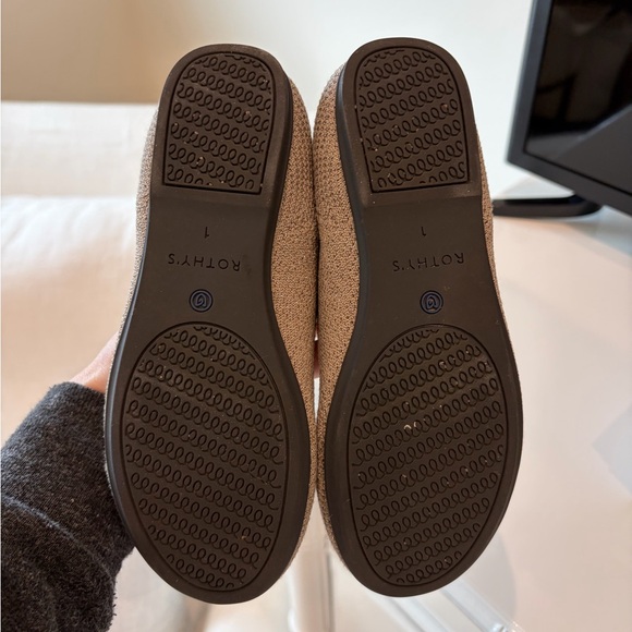 Girls Silver Rothy’s size 1 - Picture 5 of 5